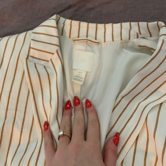 Linen H&M Blazer! - Picture 4 of 4